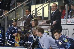 DEL - Eishockey - Playoff - Spiel 5 - ERC Ingolstadt - Iserlohn Roosters - Cheftrainer Larry Huras lacht über die Schiedsrichter Entscheidung