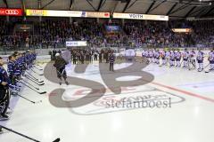 DEL - Play Off - Finale - Spiel 4 ERC Ingolstadt - Adler Mannheim - Lauren Francis beim Singen der Nationalhymne - Foto: Jürgen Meyer