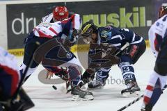 DEL - Eishockey - Playoff - Spiel 5 - ERC Ingolstadt - Iserlohn Roosters - Bully rechts Derek Hahn (ERC 43)