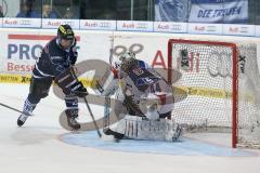 DEL - Eishockey - Finale 2015 - Spiel 2 - ERC Ingolstadt - Adler Mannheim - Derek Hahn (ERC 43) erzielt ein 4:1gegen Torwart Dennis Endras (MAN 44) Jubel Freude