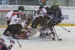 DEL - ERC Ingolstadt - Kölner Haie - Petr Taticek (#17 ERC Ingolstadt) - #33 Danny aus den Birken Torwart Kölner Haie - #34 Daniel Tjärnqvist -  Foto: Jürgen Meyer