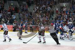 DEL - Eishockey - Finale 2015 - Spiel 5 - Adler Mannheim - ERC Ingolstadt - Spiel ist aus Niederlage für Ingolstadt 3:2, die Panther fahren vom Eis, Köpfe hängen, Brandon Buck (ERC 9) Petr Taticek (ERC 17) Thomas Greilinger (ERC 39)