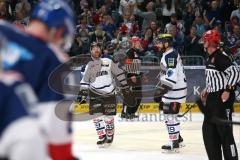 DEL - Eishockey - Finale 2015 - Spiel 5 - Adler Mannheim - ERC Ingolstadt - Spiel ist aus Niederlage für Ingolstadt 3:2, die Panther fahren vom Eis, Brendan Brooks (ERC 49) Thomas Greilinger (ERC 39)