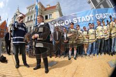 Rathausplatz Ingolstadt - ERC Ingolstadt - Vizemeisterschaftsfeier 2015 - Oberbürgermeister Christian Lösel hält die Rede vor den Fans