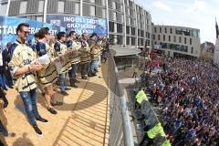 Rathausplatz Ingolstadt - ERC Ingolstadt - Vizemeisterschaftsfeier 2015 - Die Mannschaft vor den 3000 Fans