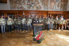 Rathausplatz Ingolstadt - ERC Ingolstadt - Vizemeisterschaftsfeier 2015 - Oberbürgermeister Dr. Christian Lösel verleiht  die goldene Sportmedaille im historischen Sitzunsgsaal. Rede