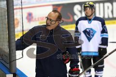 DEL - ERC Ingolstadt - Saison 2014/2015 - Training - Cheftrainer Larry Huras an der Spieltafel erklärt vor der Mannschaft