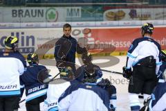 DEL - ERC Ingolstadt - Saison 2014/2015 - Erstes Training in der Saturn Arena - Co-Trainer Emanuel Viveiros Ansprache vor der Mannschaft
