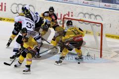 ERC Ingolstadt - Vienna Capitals - Thomas Greilinger (#39 ERC Ingolstadt) - John Laliberte (#15 ERC Ingolstadt) -  Foto: Jürgen Meyer