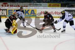 Vorbereitungsspiel - ERC Ingolstadt - Moser Medical Graz99ers - Petr Taticek #17 ERC Ingolstadt - Wiedergut Andreas #3 Graz - Sabourin Danny Torwart Graz - Foto: Jürgen Meyer