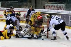 ERC Ingolstadt - Vienna Capitals - Jeffrey Szwez (#10 ERC Ingolstadt) - Brandon Buck (#9 ERC Ingolstadt) -  Foto: Jürgen Meyer