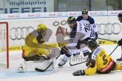 DEL - Vorbereitungsspiel - ERC Ingolstadt - Vienna Capitals - Saison 2014/2015 - John Laliberte (15) gefährlich am Tor