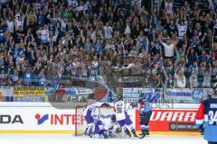 CHL - Champions Hockey League 2015 - ERC Ingolstadt - Braehead Clan - Tor durch rechts mitte John Laliberte (ERC 15). Tor wird vom Schiedsrichter nicht gegeben. Fans wütend, schreien