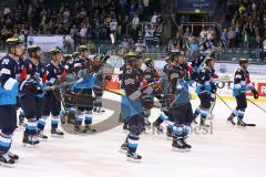 CHL - Champions Hockey League 2015 - ERC Ingolstadt - Braehead Clan - Die Panther bedanken sich bei den Fans. Sieg Jubel zum 5:2
