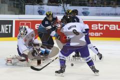 CHL - Champions Hockey League 2015 - ERC Ingolstadt - Braehead Clan - mitte Tomas Kubalik (ERC 81) und Torwart Chris Holt