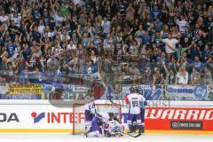 CHL - Champions Hockey League 2015 - ERC Ingolstadt - Braehead Clan - Tor durch rechts mitte John Laliberte (ERC 15). Tor wird vom Schiedsrichter nicht gegeben. Fans wütend, schreien