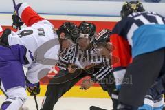 CHL - Champions Hockey League 2015 - ERC Ingolstadt - Braehead Clan - Bully, Matt Keith links und rechts Brandon Buck (ERC 9)