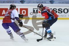 CHL - Champions Hockey League 2015 - ERC Ingolstadt - Braehead Clan - Topscorer gegeneinander link Stefan Meyer (Braehead) und rechts Brandon Buck (ERC 9)