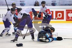 CHL - Champions Hockey League 2015 - ERC Ingolstadt - Braehead Clan - rechts Tomas Kubalik (ERC 81) verletzt sich beim Hinfallen