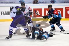 CHL - Champions Hockey League 2015 - ERC Ingolstadt - Braehead Clan - rechts Tomas Kubalik (ERC 81) verletzt sich beim Hinfallen