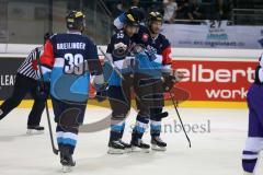 CHL - Champions Hockey League 2015 - ERC Ingolstadt - Braehead Clan - Petr Taticek (ERC 17) trifft zum 2:1 Tor, Jubel mit John Laliberte (ERC 15)