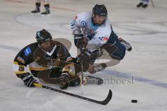 Eishockey - DNL - ERC Ingolstadt - EV Füssen - Szwajda Florian weiß ERC Ingolstadt - Besl Marc schwarz Füssen - Foto: Jürgen Meyer