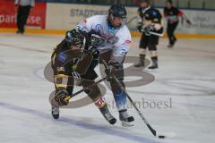 Eishockey - DNL - ERC Ingolstadt - EV Füssen - Szwajda Florian weiß ERC Ingolstadt - Besl Marc schwarz Füssen - Foto: Jürgen Meyer