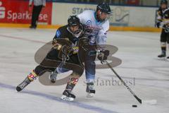 Eishockey - DNL - ERC Ingolstadt - EV Füssen - Szwajda Florian weiß ERC Ingolstadt - Besl Marc schwarz Füssen - Foto: Jürgen Meyer