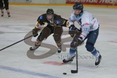 Eishockey - DNL - ERC Ingolstadt - EV Füssen - Felsoci David weiß ERC Ingolstadt - Keller Marius schwarz Füssen - Foto: Jürgen Meyer