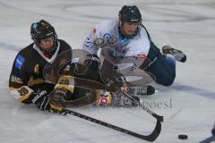 Eishockey - DNL - ERC Ingolstadt - EV Füssen - Szwajda Florian weiß ERC Ingolstadt - Besl Marc schwarz Füssen - Foto: Jürgen Meyer