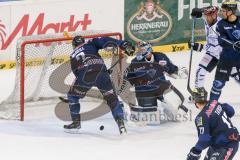 DEL - Eishockey - ERC Ingolstadt - Iserlohn Roosters - Saison 2015/2016 - Timo Pielmeier Torwart (#51 ERC Ingolstadt) - Patrick McNeill (#2 ERC Ingolstadt) - Foto: Meyer Jürgen