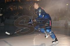 DEL - Eishockey - ERC Ingolstadt - Hamburg Freezers - Saison 2015/2016 - Benedikt Schopper (#11 ERC Ingolstadt) beim Einlaufen - Foto: Meyer Jürgen