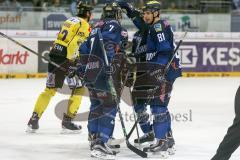 DEL - Eishockey - ERC Ingolstadt - Krefeld Pinguine - Saison 2015/2016 - Jared Ross (#42 ERC Ingolstadt) mit dem 2.0 Führungstreffer  - Brian Lebler (#7 ERC Ingolstadt) - Tomas Kubalik (#81 ERC Ingolstadt) - Foto: Meyer Jürgen