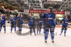 DEL - Eishockey - ERC Ingolstadt - Iserlohn Roosters - Saison 2015/2016 - Die Mannschaft bedankt sich bei den Fans - Jubel - Benedikt Kohl (#34 ERC Ingolstadt) - Thomas Greilinger (#39 ERC Ingolstadt) - Foto: Meyer Jürgen