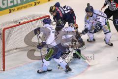 DEL - Eishockey - ERC Ingolstadt - Straubing Tigers - Saison 2015/2016 - John Laliberte (#15 ERC Ingolstadt) mit der Chance zum 4:2 Führungstreffer - Climie Matthew (#33 Straubing) - Urban Denny (#44 Straubing) - Foto: Jürgen Meyer