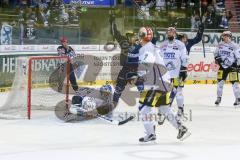 DEL - Eishockey - ERC Ingolstadt - Schwenninger Wild Wings - Saison 2015/2016 - #2:0 Führungstreffer von Alexander Barta (#92 ERC Ingolstadt) - Joey MacDonald Torwart (#35 Schwenningen) - Tomas Kubalik (#81 ERC Ingolstadt) - Foto: Jürgen Meyer