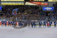DEL - Eishockey - ERC Ingolstadt - Krefeld Pinguine - Saison 2015/2016 - Die Spieler bedanken sich bei den Fans - Timo Pielmeier Torwart (#51 ERC Ingolstadt) - Salcido Brian (#22 ERC Ingolstadt) - Tomas Kubalik (#81 ERC Ingolstadt) - Eisenhut Marco (#30 E