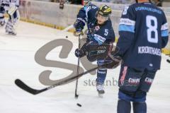 DEL - Eishockey - ERC Ingolstadt - EHC Red Bull München - Fabio Wagner (#5 ERC Ingolstadt) beim warm machen - Saison 2015/2016 - Foto: Jürgen Meyer