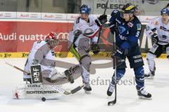 DEL - Eishockey - ERC Ingolstadt - Augsburger Panther - Saison 2015/2016 - Brandon Buck (#9 ERC Ingolstadt) - Ben Meisner Torwart (#30 Augsburg)  - James Bettauer (#15 Augsburg)  - Foto: Meyer Jürgen