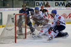 DEL - Eishockey - ERC Ingolstadt - Adler Mannheim - Saison 2015/2016 - Thomas Greilinger (#39 ERC Ingolstadt) - Bittner Dominik (#52 Mannheim) - Endras Denis (#44 Mannheim) - Metropolit Glen (#50 Mannheim) - Foto: Jürgen Meyer