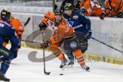 DEL - Eishockey - ERC Ingolstadt - Grizzlys Wolfsburg - Saison 2015/2016 - Danny Irmen (#19 ERC Ingolstadt) - Höhenleitner Christoph (#21 Wolfsburg) - Foto: Jürgen Meyer