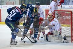 DEL - Eishockey - ERC Ingolstadt - Düsseldorfer EG DEG -  Jared Ross (ERC 42) knapp am Tor von Mathias Niederberger (DEG 35)