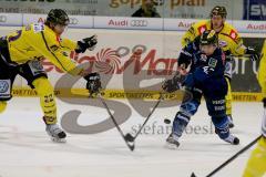 DEL - Eishockey - ERC Ingolstadt - Krefeld Pinguine - Saison 2015/2016 - Jared Ross (#42 ERC Ingolstadt) - Mebus Oliver (#22 Krefeld) - Foto: Jürgen Meyer