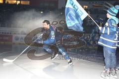 DEL - Eishockey - ERC Ingolstadt - Hamburg Freezers - Saison 2015/2016 - Salcido Brian (#22 ERC Ingolstadt) beim Einlaufen -  Foto: Meyer Jürgen