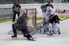 DEL - Eishockey - ERC Ingolstadt - Adler Mannheim - Saison 2015/2016 - Danny Irmen (#19 ERC Ingolstadt) - Endras Denis (#44 Mannheim) - Metropolit Glen (#50 Mannheim) - Foto: Jürgen Meyer