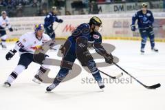 DEL - Eishockey - ERC Ingolstadt - EHC München Red Bull - rechts Dustin Friesen (ERC 14) rettet den Puck