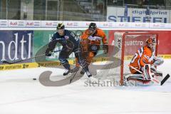 DEL - Eishockey - ERC Ingolstadt - Grizzlys Wolfsburg - Saison 2015/2016 - Alexander Barta (#92 ERC Ingolstadt) - Krupp Björn (#44 Wolfsburg) - Brückmann Felix (#90 Wolfsburg) Torwart Wolfsburg - Foto: Jürgen Meyer