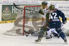 DEL - Eishockey - ERC Ingolstadt - Eisbären Berlin - Saison 2015/2016 - Jared Ross (#42 ERC Ingolstadt) - Vehanen Petri Torwart (#31 Berlin) - Dupont Michael (#25 Berlin) - Foto: Meyer Jürgen