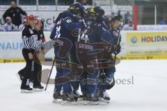 DEL - Eishockey - ERC Ingolstadt - Schwenninger Wild Wings - Saison 2015/2016 - #2:0 Führungstreffer von Alexander Barta (#92 ERC Ingolstadt) freut sich über seinen 2:0 Führungstreffer - Petr Taticek (#17 ERC Ingolstadt) - Dustin Friesen (#14 ERC Ingolsta