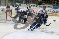 DEL - Eishockey - ERC Ingolstadt - Schwenninger Wild Wings - Saison 2015/2016 - Brandon McMillan (ERC Ingolstadt) - Patrick McNeill (#2 ERC Ingolstadt) - Foto: Jürgen Meyer